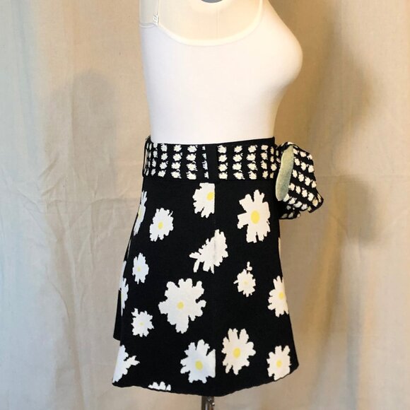 Maje Black Daisy Print Knit Shorts 1 / XS - Picture 7 of 11